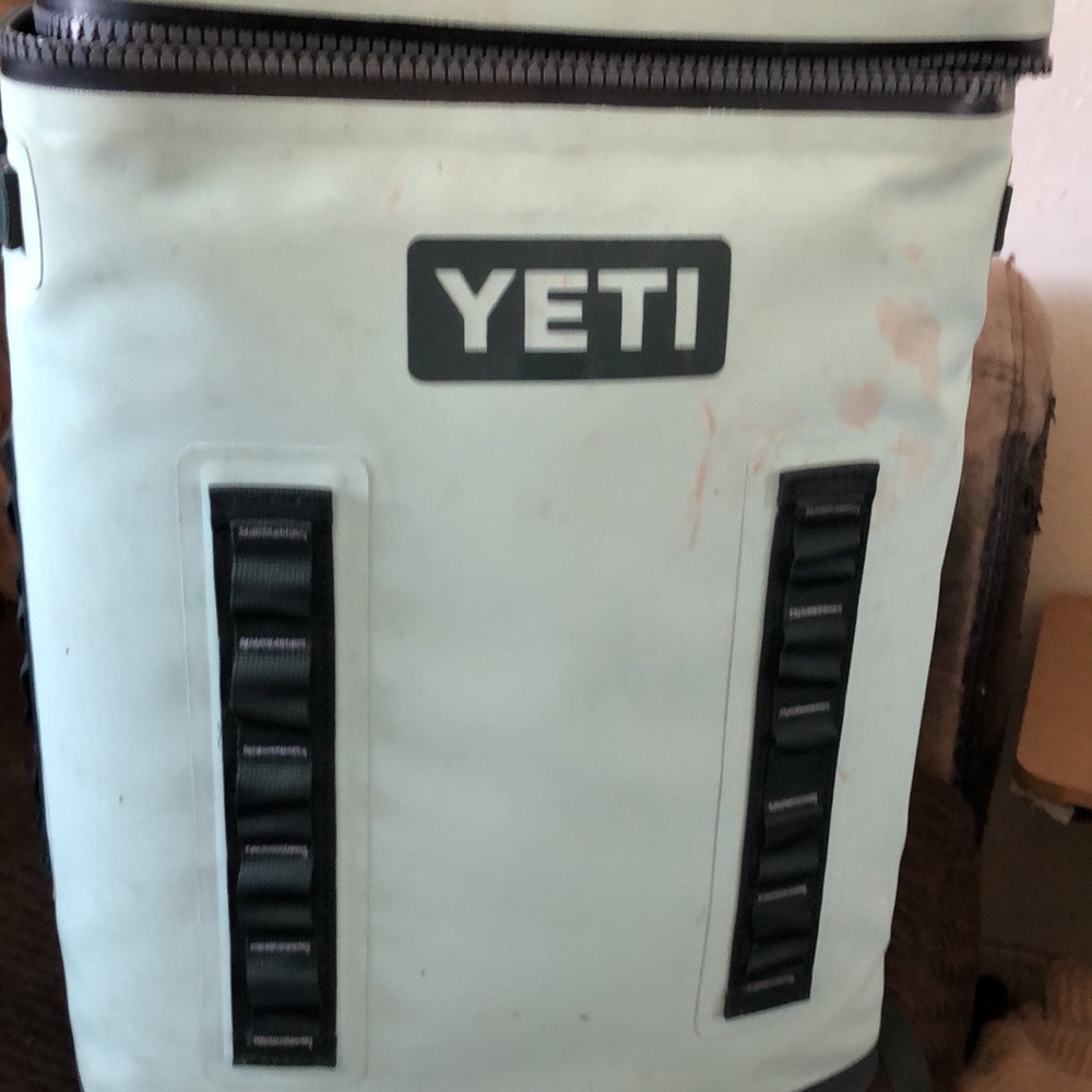 Yeti Vinyl cooler slightly used. Blue in color